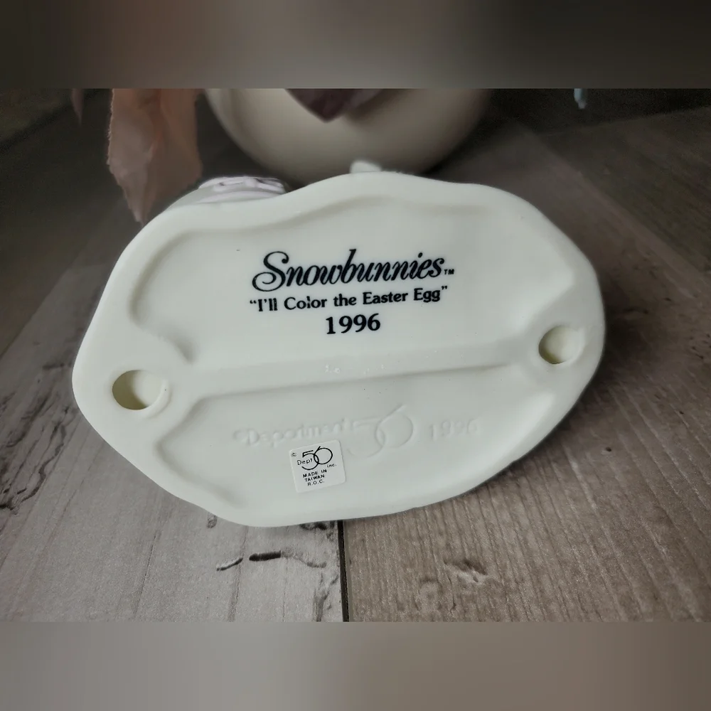 Vintage 1996 Snowbunnies Department 56 I'll Color the Easter Egg NWOT